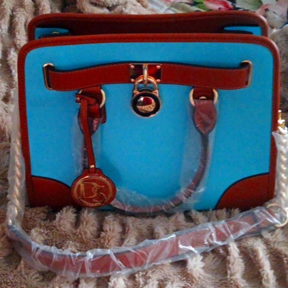 Dasein purse. New.